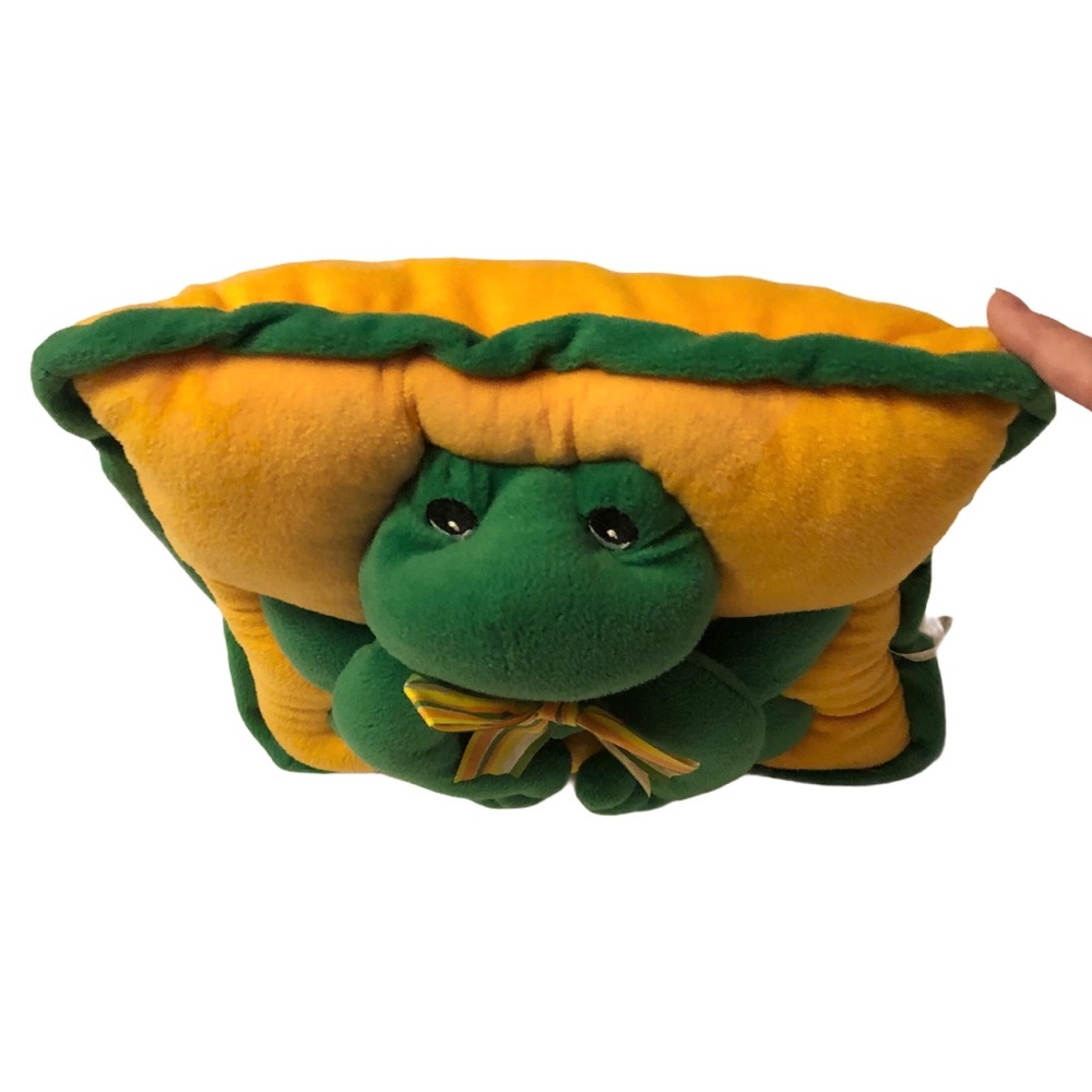 3-D children’s frog 🐸 accent pillow - Picture 8 of 16